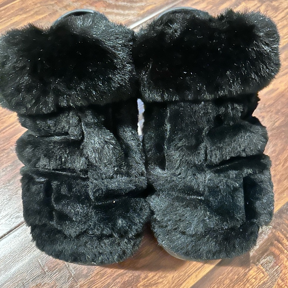 CROCS Black Platform Shoes with Plush Comfort